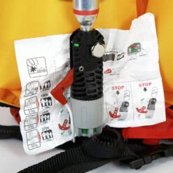 Gilet Gonflable ESSENTIAL ZIP Automatique Avec Harnais 170 N - Rouge -Magasin De Bateaux gilet gonflable essential zip automatique avec harnais 170 n rouge 3