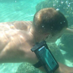 KIT COMPLET POCHETTE ETANCHE SMARTPHONE SEAWAG NOIRE NOIR/BLEU 14 KIT COMPLET POCHETTE ETANCHE SMARTPHONE SEAWAG NOIRE NOIR/BLEU -Magasin De Bateaux kit complet pochette etanche smartphone seawag noire noir bleu 5